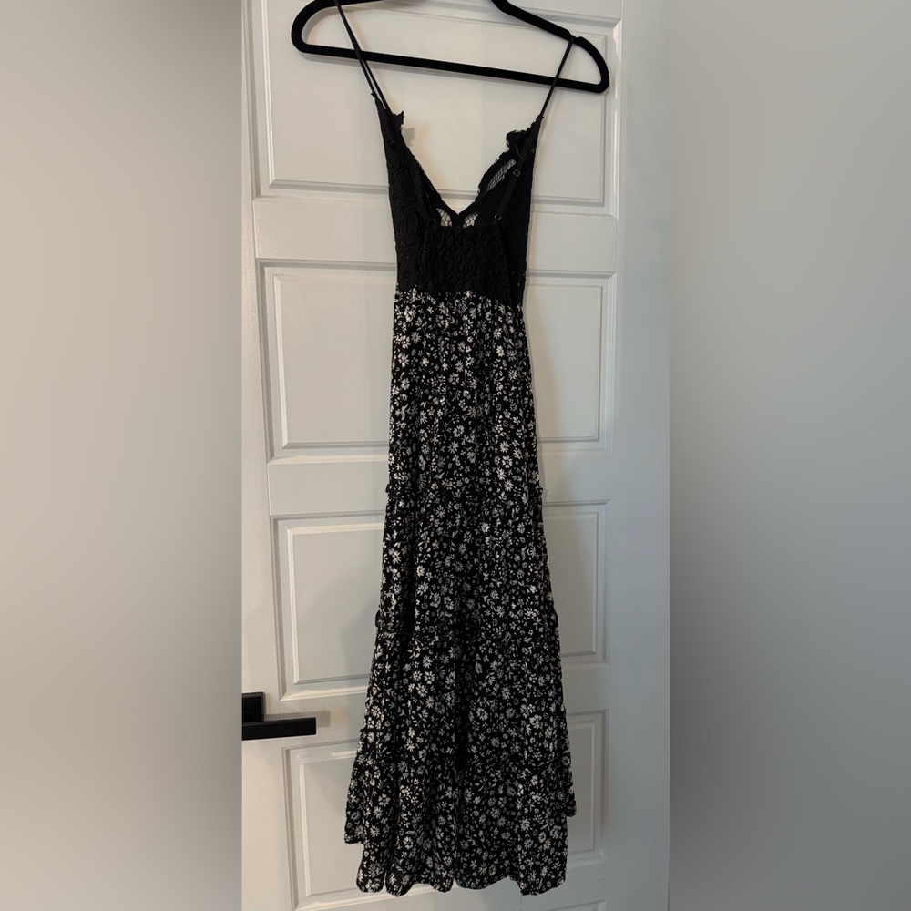 Vici Let It Be Tiered Floral Lace Midi Dress - Picture 10 of 10